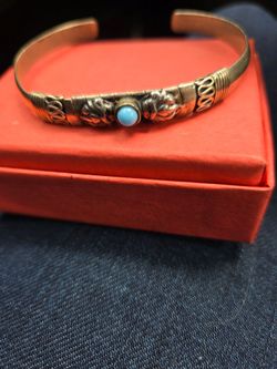 +1                    This vintage Native American-style braceletMaterial: