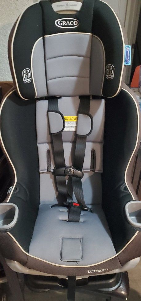 Like New Graco Extended 2 Fit Carseat Grows With Child .has Different Settings And Also Reclines.