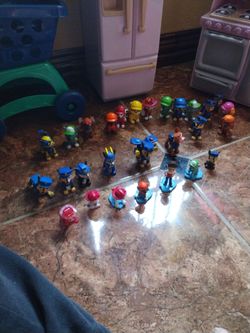 Paw patrol figurines