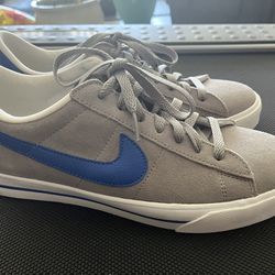 Nike Classics Size 8