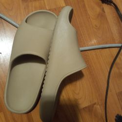 Sandals size 8