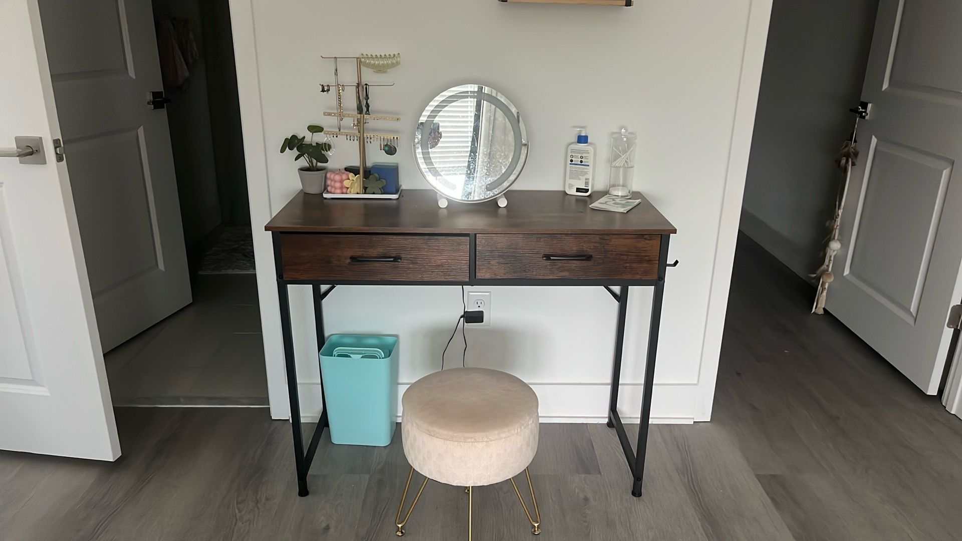 Vanity Table And Stool With Storage