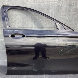 2017-2018 Mercedes Benz E Class Right Front Door OEM