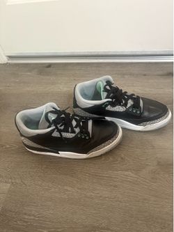 Air Jordan 3 Retro ‘Green Glow’ Men’s Size 10 Pre‑owned Sneakers