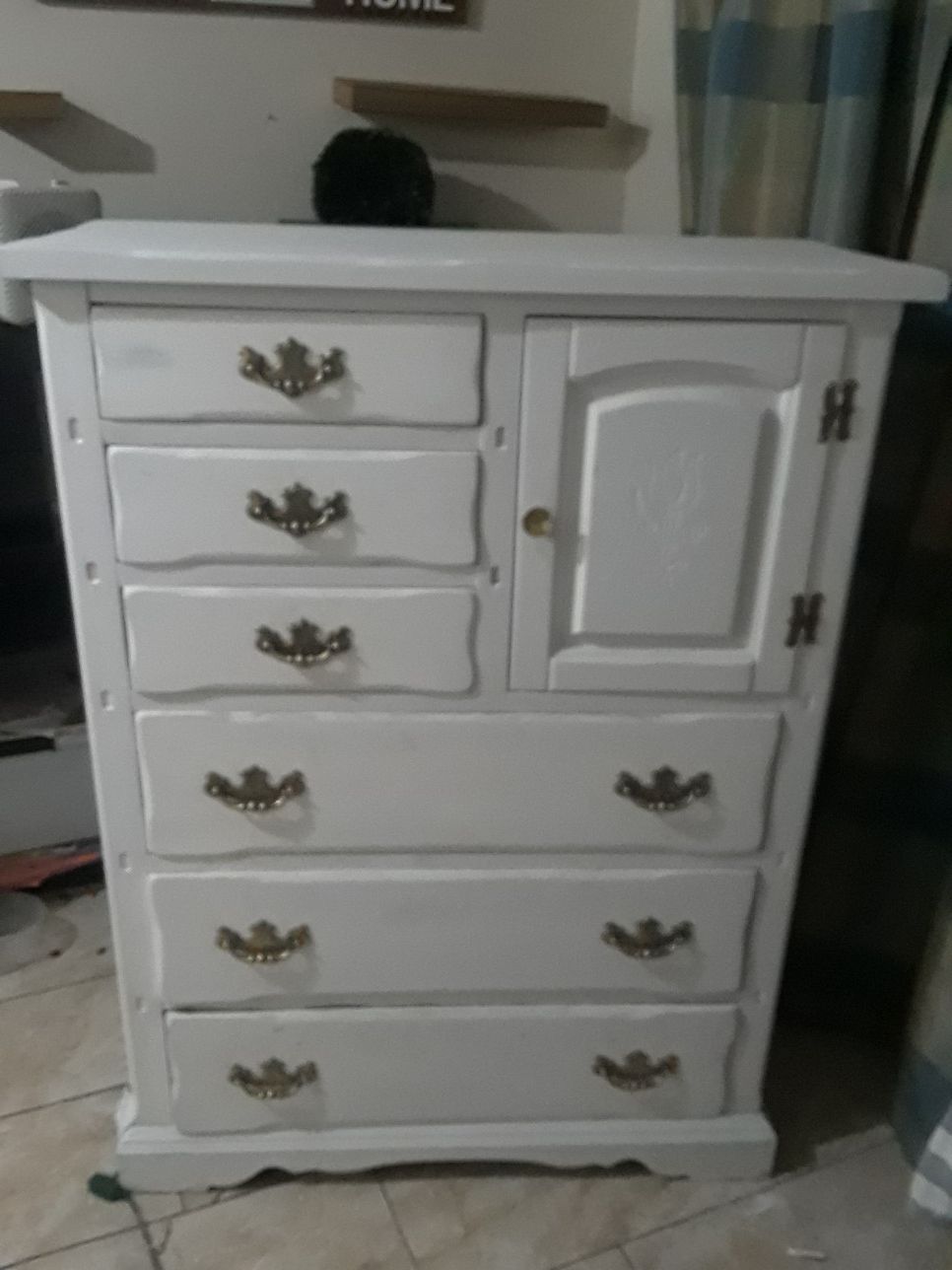 Charming white 6 drawer dresser combo w/storage