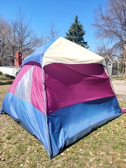10 Person Quick Pitch Cabin Tent (11x11)