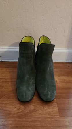 Women Velvet Boots Size 7.5M White House Black Market Brand
