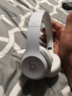 Dr Dre Beats solo 2 white defective but works headphones earphones only