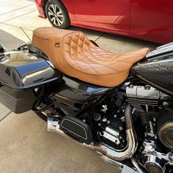 Corbin Widowmaker seat  and backrest Harley Davidson Road King Street Ultra 