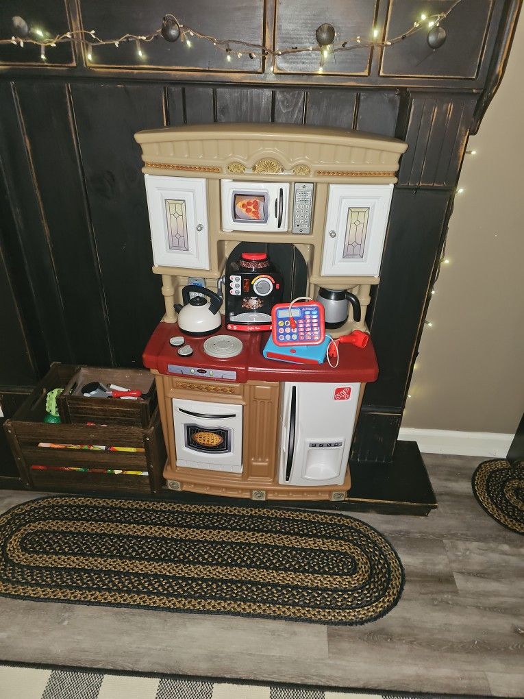 Step 2 Kids Kitchen Set With Accessories