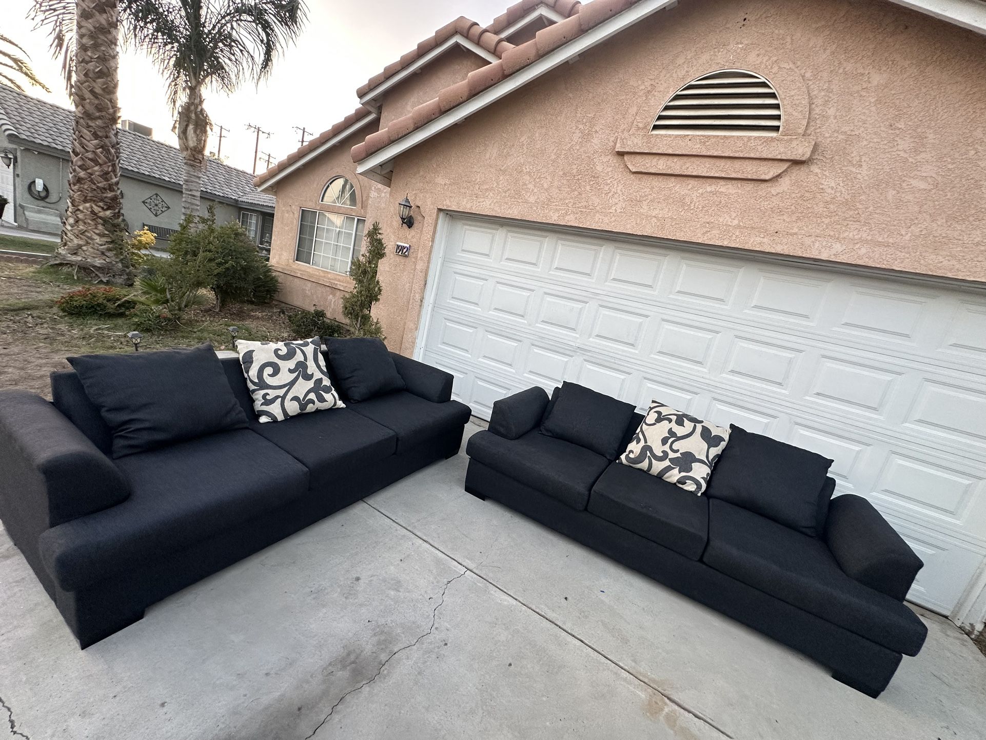 Sofa Set In Great Condition Free Delivery