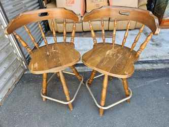 2 bar stools