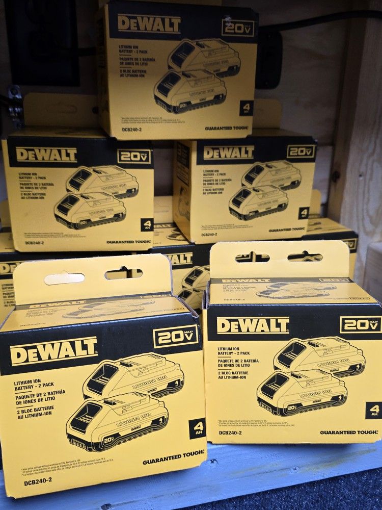 DeWalt 20V MAX DCB240-2 4 Ah Lithium-Ion Compact Battery Combo Pack 2 pc