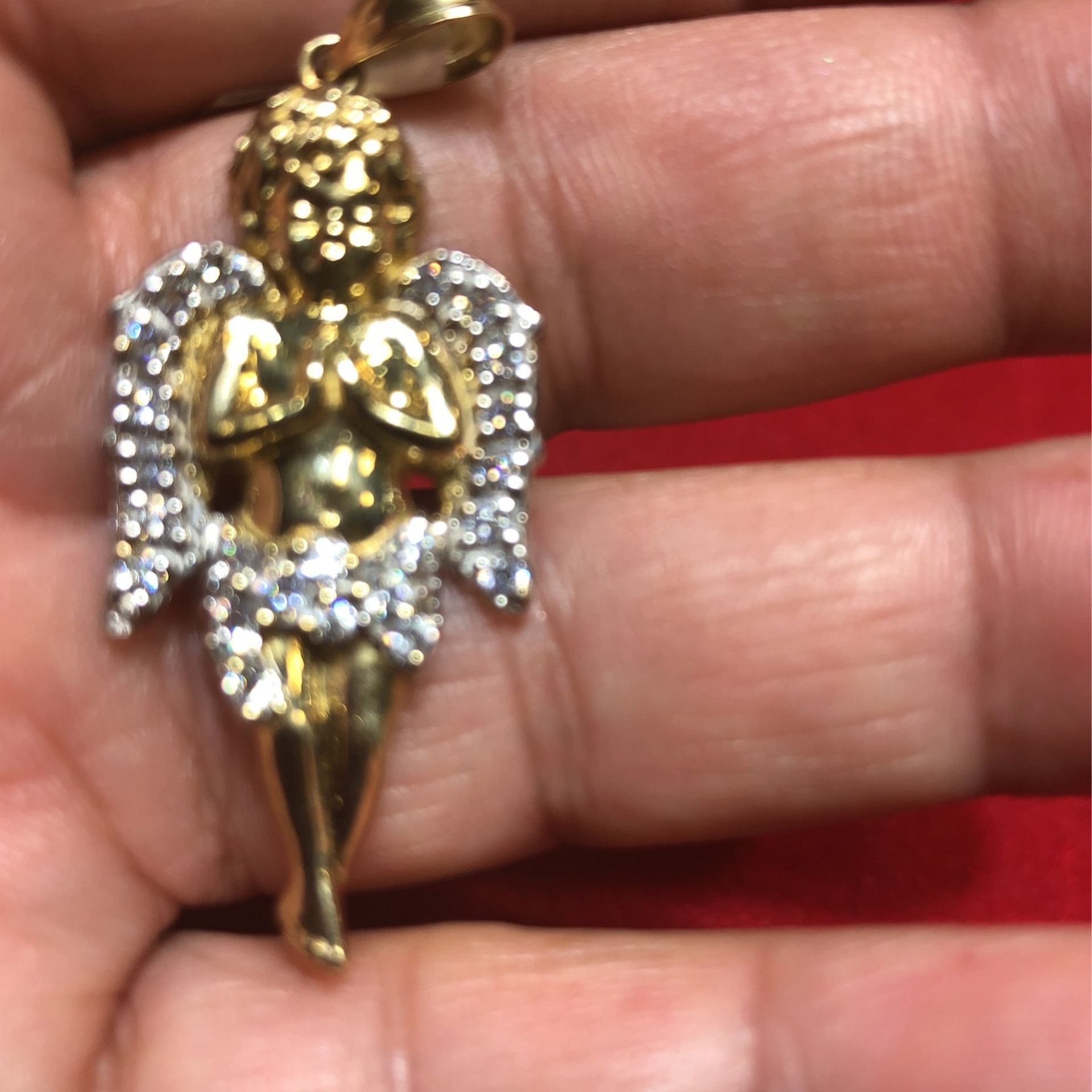Beautiful praying Angel Pendant 10kt Yellow gold