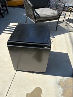 Mini fridge