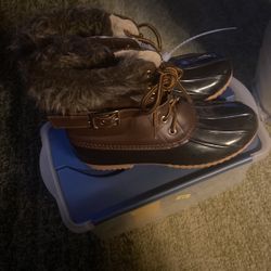 Size 9 Duck Fur Lace Womens Snow Boots  New Never Worn