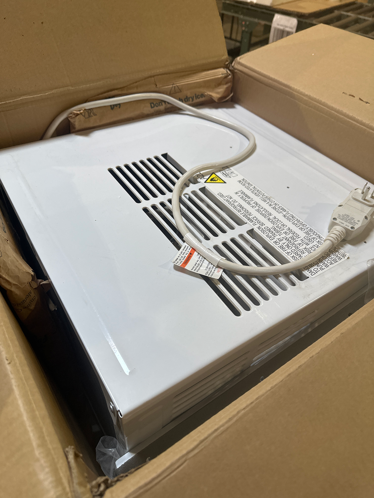 GEยฎ Smart Electronic 12 000 BTU Window Air Conditioner for Large Rooms up to 550 Sq. Ft. White