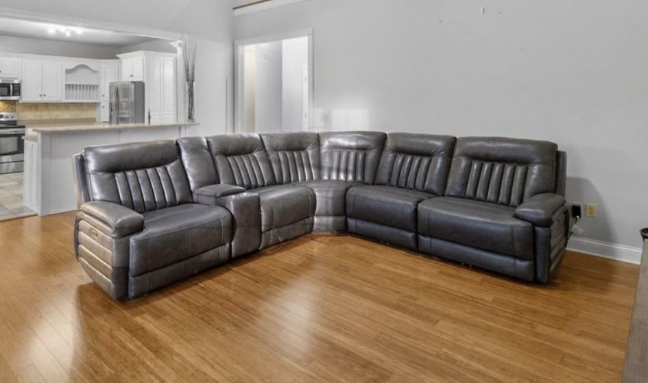 GRAY LEATHER SECTIONAL W/ POWER RECLINERS