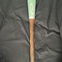 Brand New Pro Baseball Wood Bat Maple 33