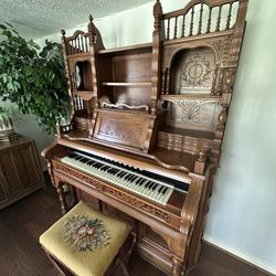 Antique Pump Organ - Functional 