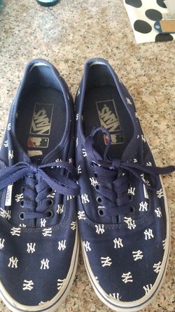 VAN SHOES NY YANKEE SIZE 9