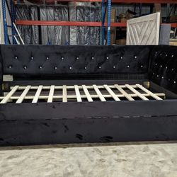 Black Daybed Velvet 