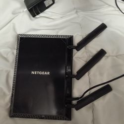 NETGEAR Nighthawk WiFi Range Extender EX7000 - Coverage up to 2100 sq.ft. and 35 devices with AC1900 Dual Band Wireless Signal Booster & Repeater 
