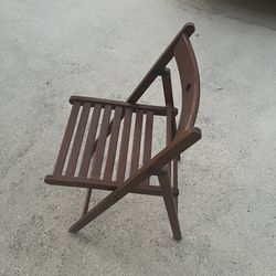 Simple Wooden Folding Chair 