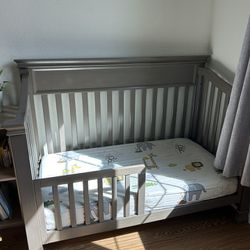 Crib/ Toddlers Bed