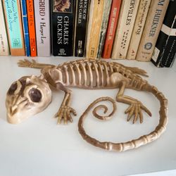 Halloween lizard skeleton figurine decoration