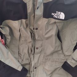 North Face Jacket Very Nice Large Men Can Be Worn By A Woman