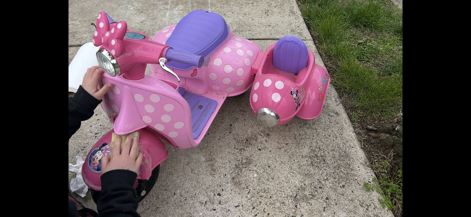 Minnie Mouse Electric Motorcycle