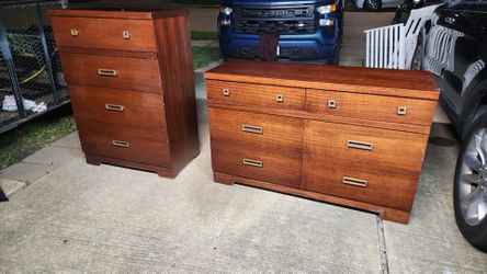 Vintage set dressers