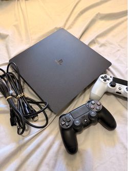PlayStation 4 slim 2tb