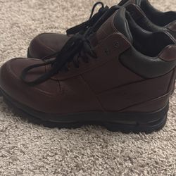 Nike Boots Men’s 9.5 Burgundy 