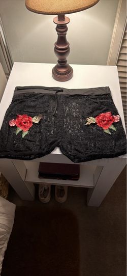 Black and White Lace Shorts with Rose Embroidery