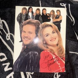 Vintage tour book 1993 Travis Tritt, Trisha Yearwood, and Little Texas all Autographed / signed by all band members