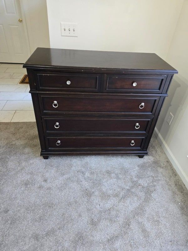 DRESSER