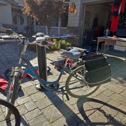 Women's Specialize Bike With Totes