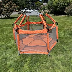 California Beach  Company Pop N Go Play Pen For Children Or Pets
