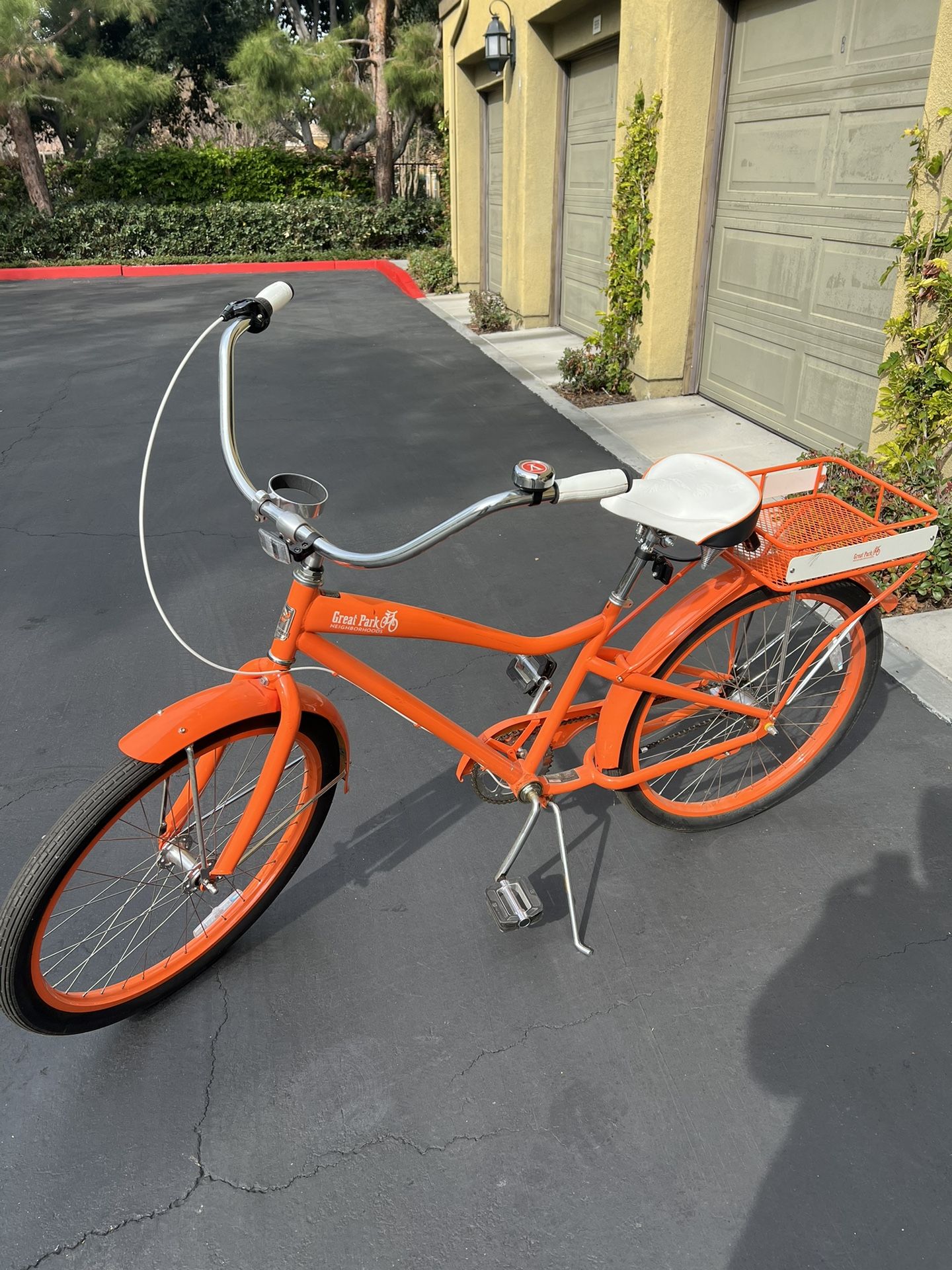 26” Felt beach cruiser bicycle, great park neighborhood special edition 3 speed orange mens, Women's, good condition working well
