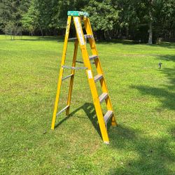 White Metal 6’ Fiberglass Step Ladder