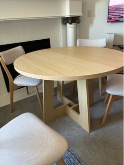 modern dining table and 4 chairs