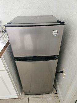 Avanti - 3.1 cu. ft. Compact Refrigerator - silver