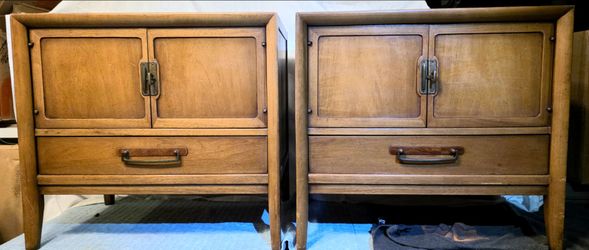 2 Vintage 1963  Drexel Meridian Nightstands