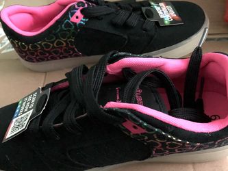 LED Light Up Shoes. Size 6 In Kids