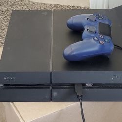 Ps4 Comes With 2 Remotes , Headset And A Strikepack!