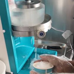 Swan Shave, Ice Machine In Great Condition!