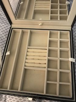 Jewelry box