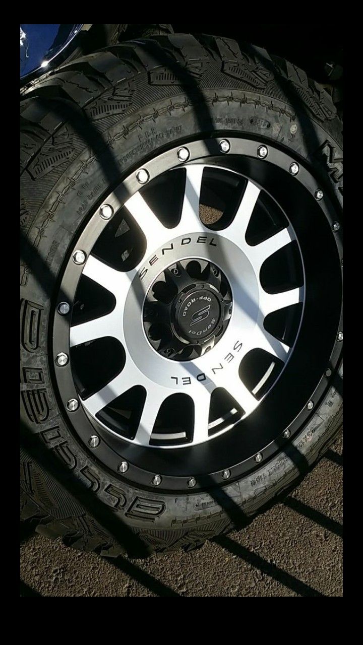 20x10 sendel rims 6 lugs with new mud tires 33125020 lt